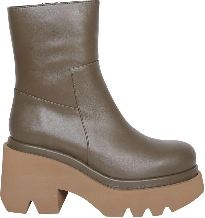 Leonor Round Toe Ankle Boots