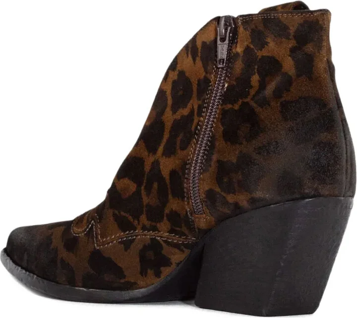 Leopard-Print Pointed-Toe Boots - Image 3
