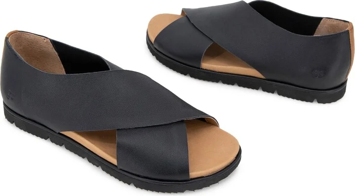 Leslie Flat Sandal - Image 8