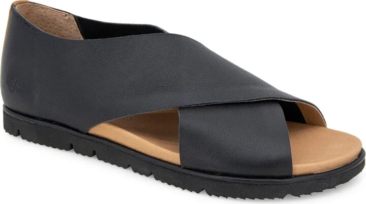 Leslie Flat Sandal