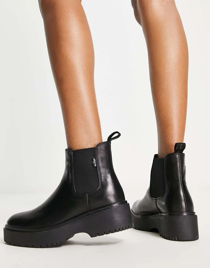 Levi's Bria chelsea boots in black - Image 3