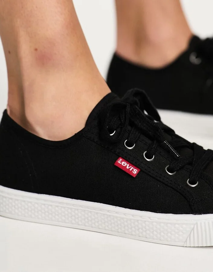Levi's canvas shoe with red tab in black - Image 3