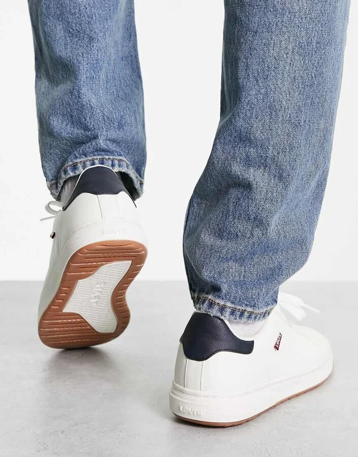 Levi's piper sneakers in white with red tab - Image 2