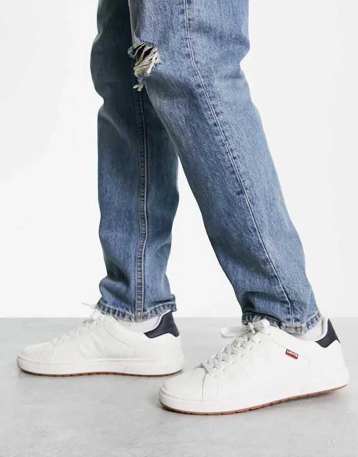 Levi's piper sneakers in white with red tab - Image 3