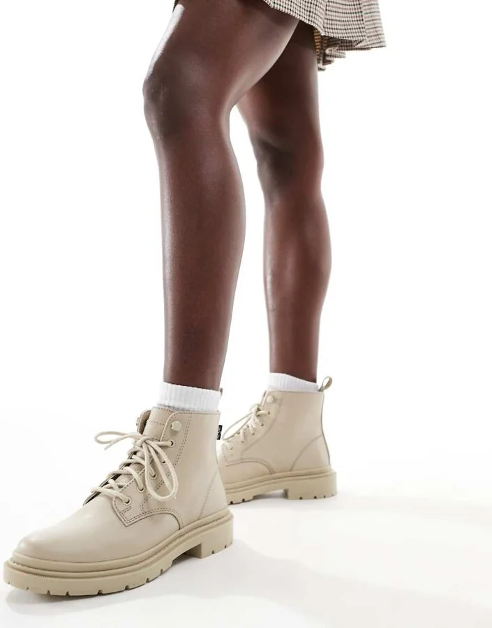 Levi's Trooper leather look lace-up boots in beige