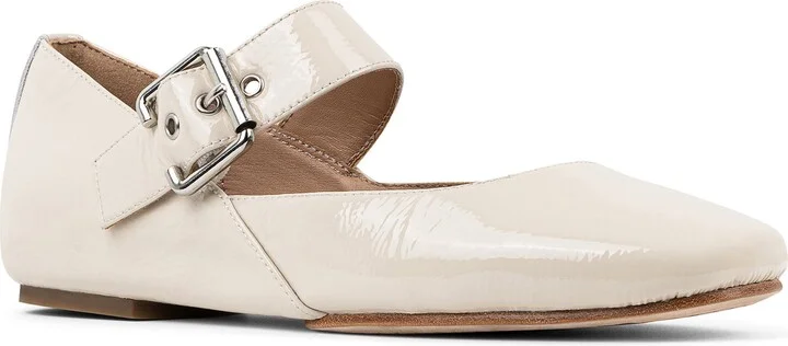 Liane Mary Jane Flat