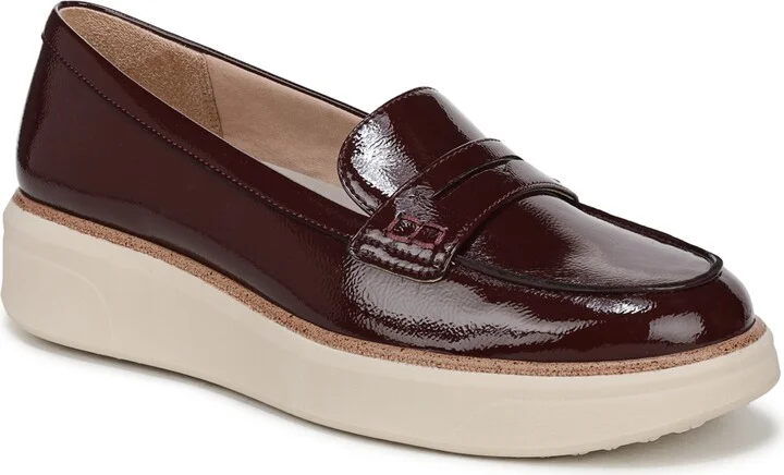 LifeStride Women's Chelsea Round Toe Platform Penny Loafers