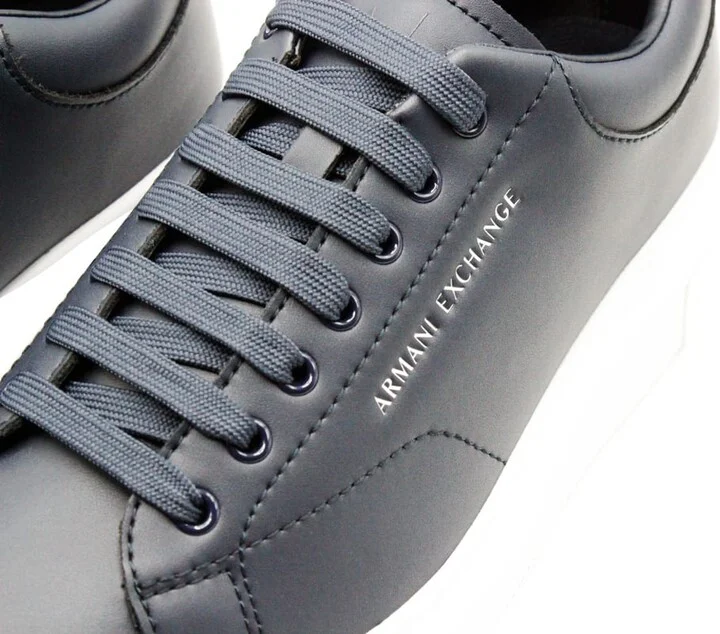 Light Sneaker In Soft Leather With White Sole - Image 4