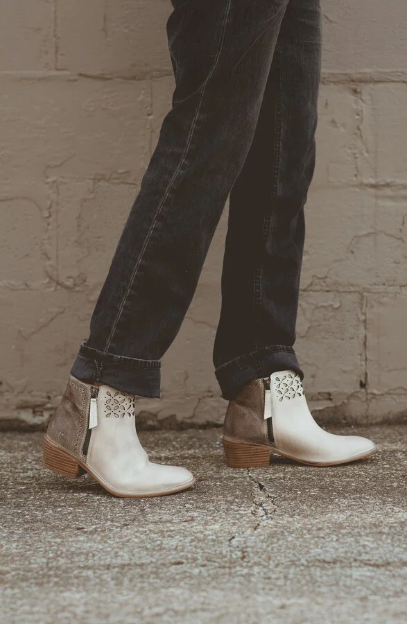 Liz Cutout Boot - Image 5