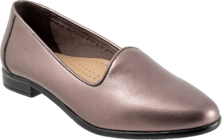 Liz Lux Flat