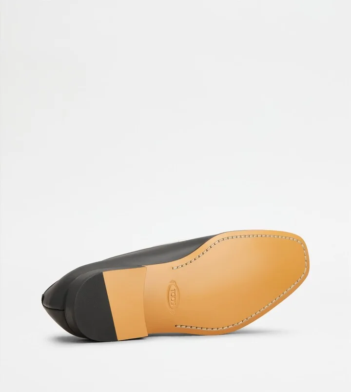 Loafers in Leather - Image 4