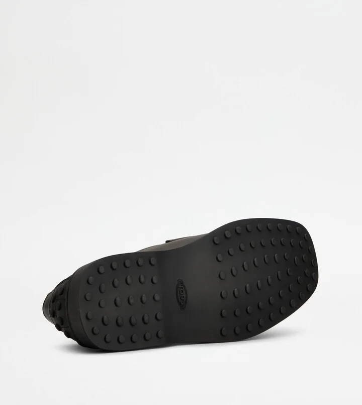 Loafers in Leather - Image 4
