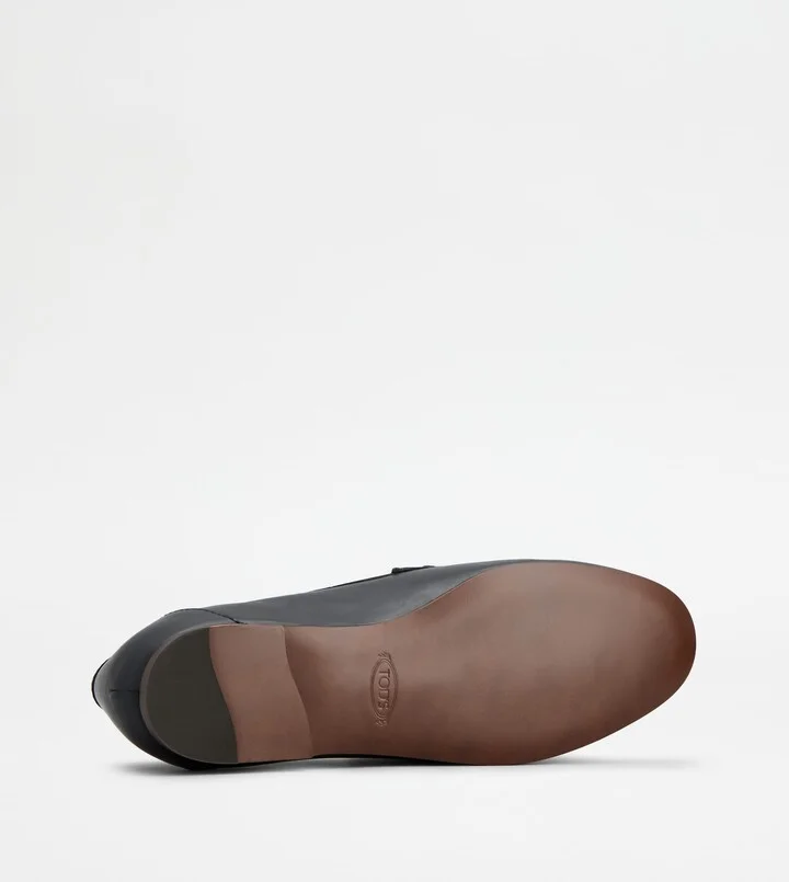 Loafers in Leather - Image 4