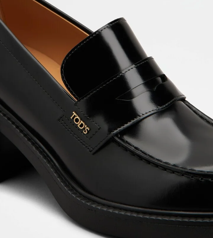Loafers in Leather - Image 5
