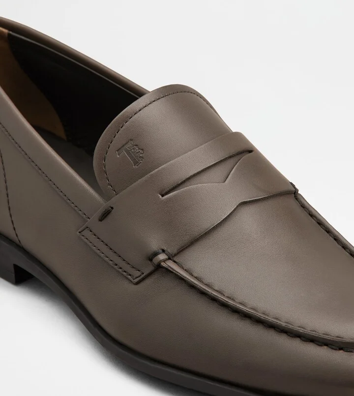 Loafers in Leather - Image 5
