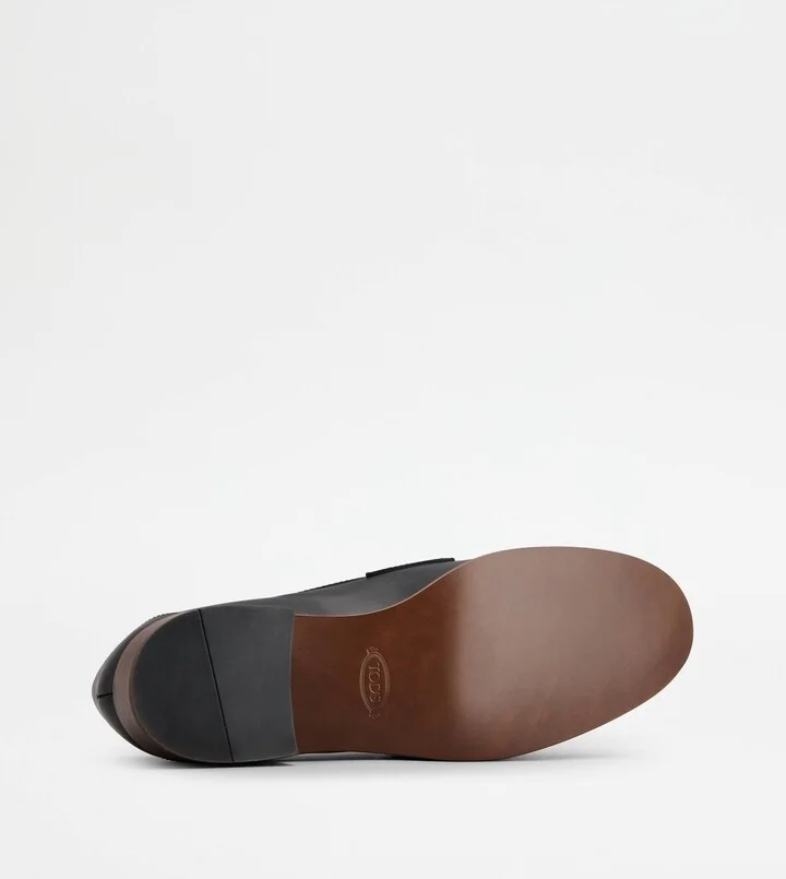 Loafers in Leather - Image 4