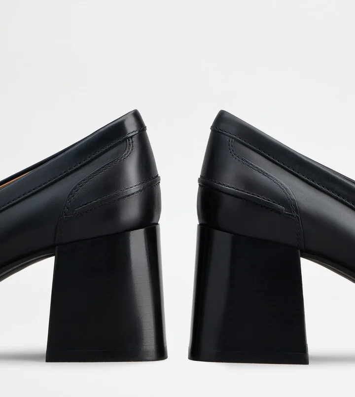 Loafers in Leather with Heel - Image 4
