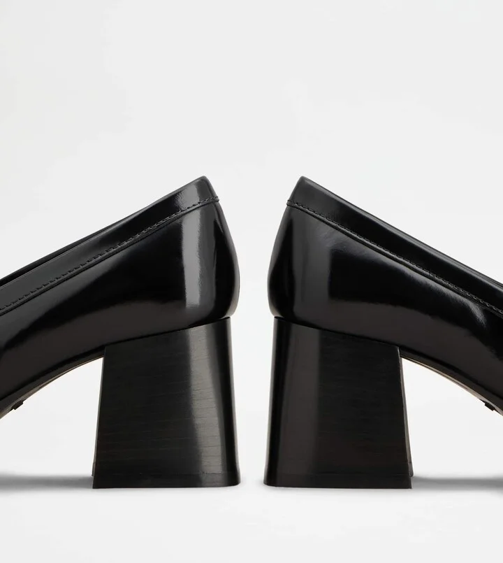 Loafers in Leather with Heel - Image 5