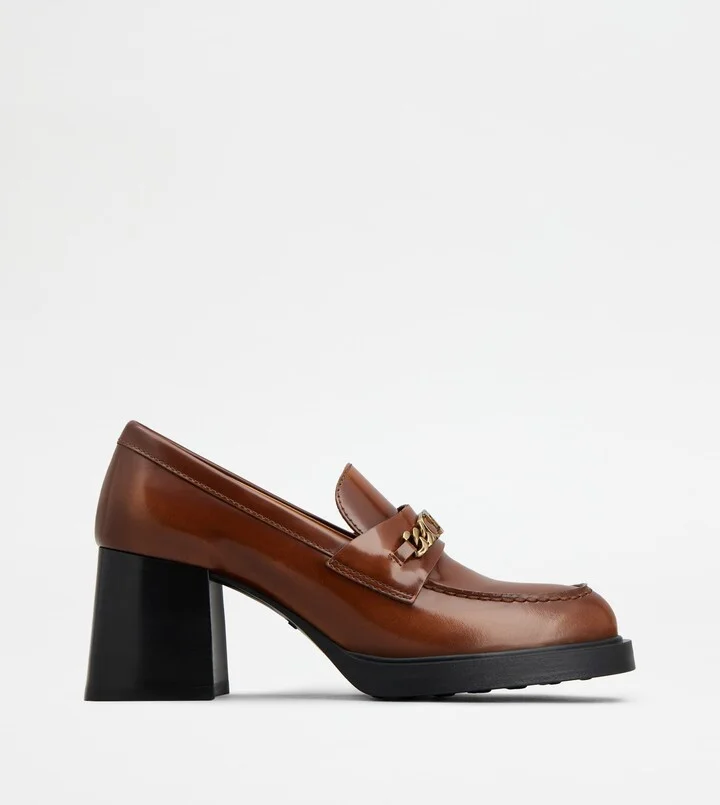 Loafers in Leather with Heel