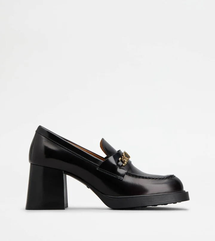 Loafers in Leather with Heel
