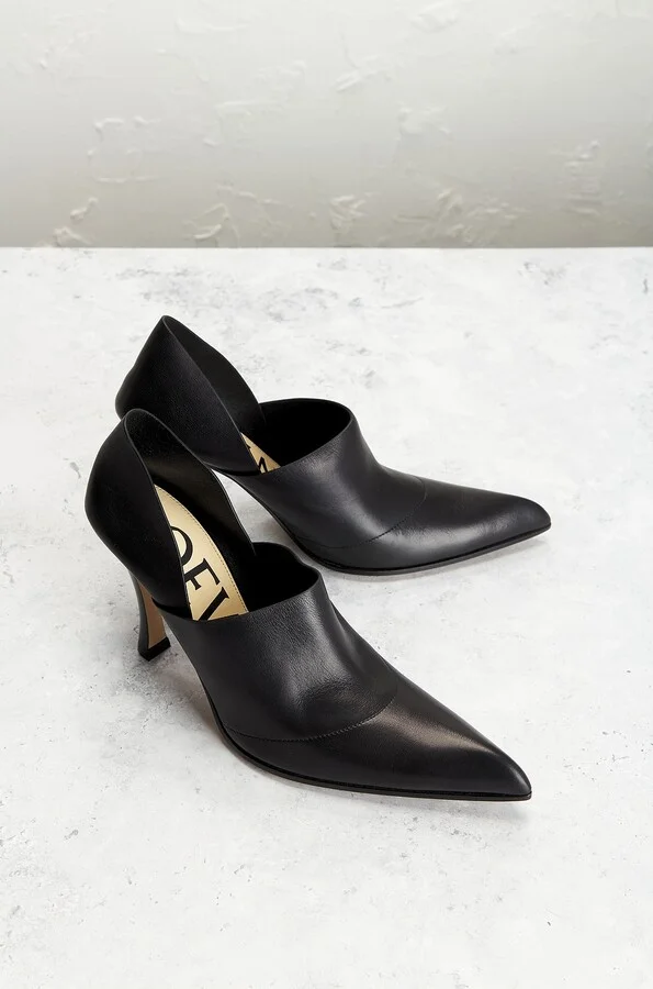Loewe Comic Folded Pump in Black - Image 2