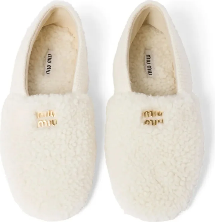 Logo-Lettering Shearling Slippers And Case Set - Image 2