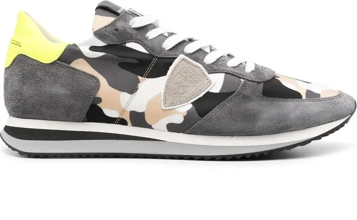 Logo-Patch Camouflage-Print Sneakers