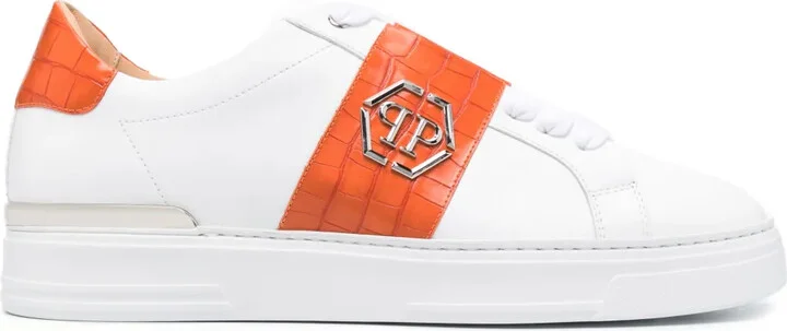 Logo-Plaque Leather Low-Top Sneakers