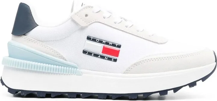 Logo-Plaque Low-Top Sneakers