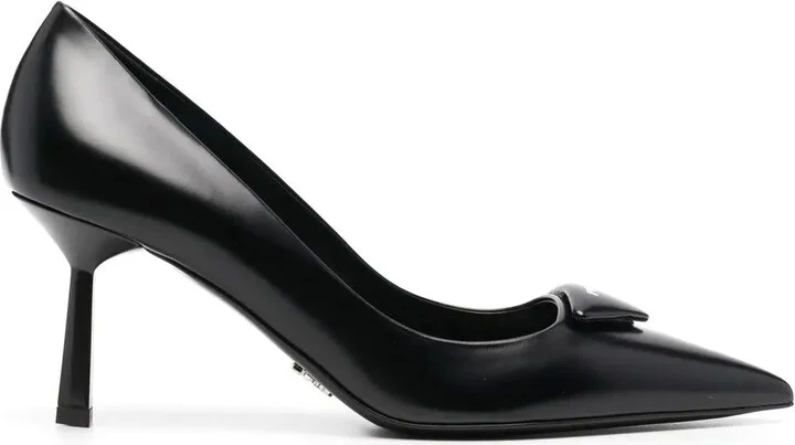 Logo-Plaque Pointed-Toe Pumps