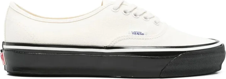 Logo-Tag Sneakers