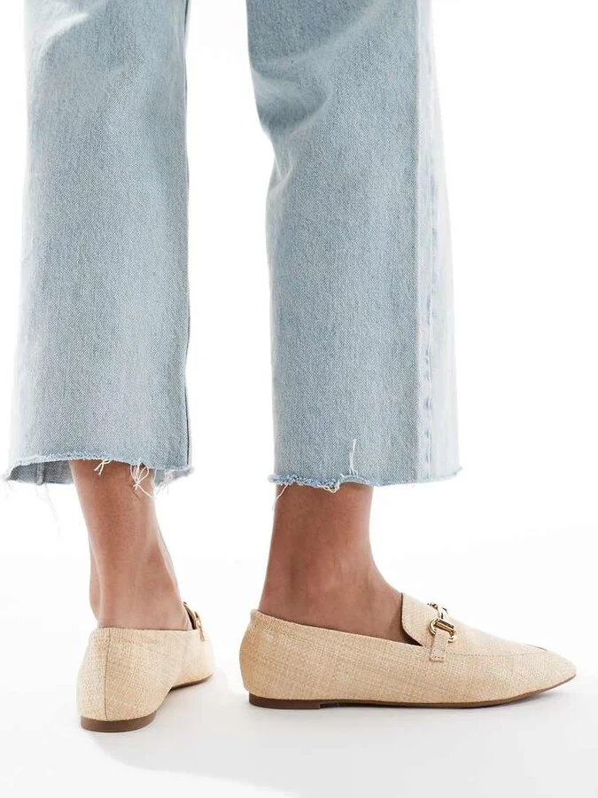 London Rebel buckle detail pointed toe loafer in raffia natural - Image 4