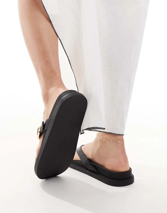 London Rebel buckle detail thong sandals in black - Image 4