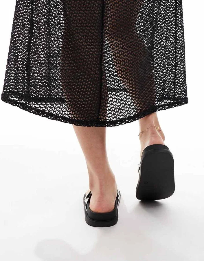 London Rebel buckle detail thong sandals in zebra - Image 3