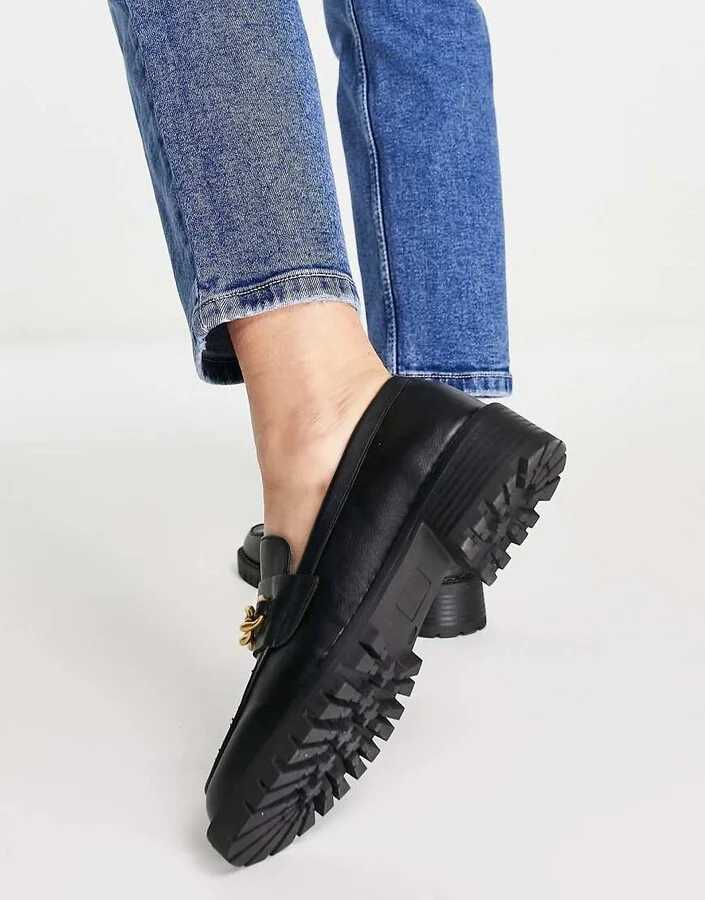London Rebel chunky loafers with chain in black - Image 2