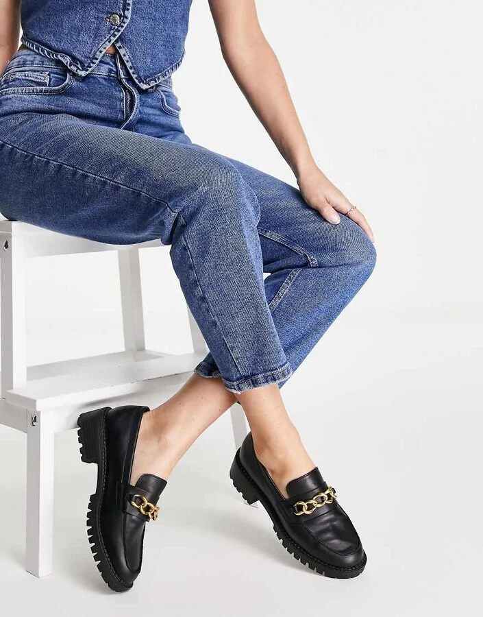 London Rebel chunky loafers with chain in black - Image 4