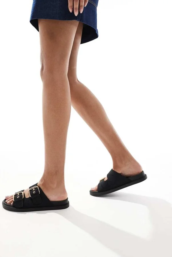 London Rebel double strap buckle detail sandals in black - Image 4