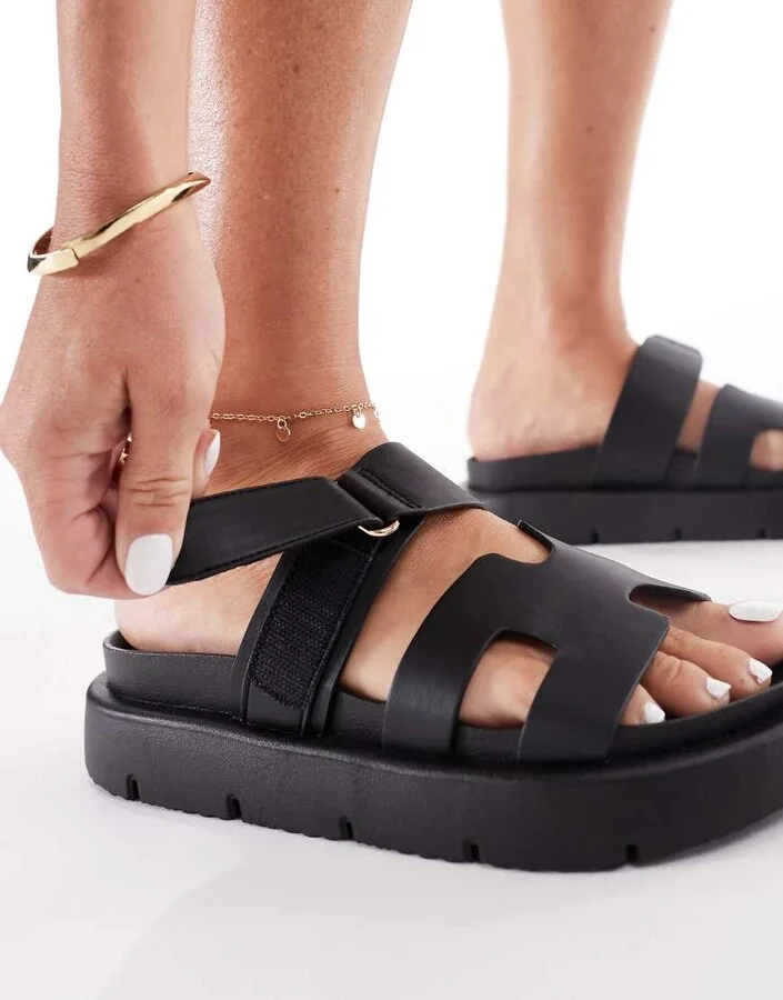 London Rebel double strap sandals in black - Image 2