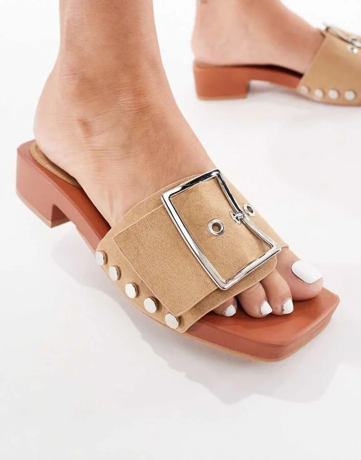 London Rebel heeled sandals with buckle detail in taupe faux suede - Image 2
