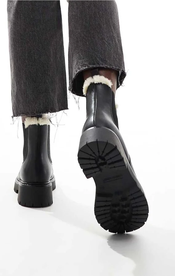 London Rebel Lois faux fur lined chunky chelsea boots in black - Image 3