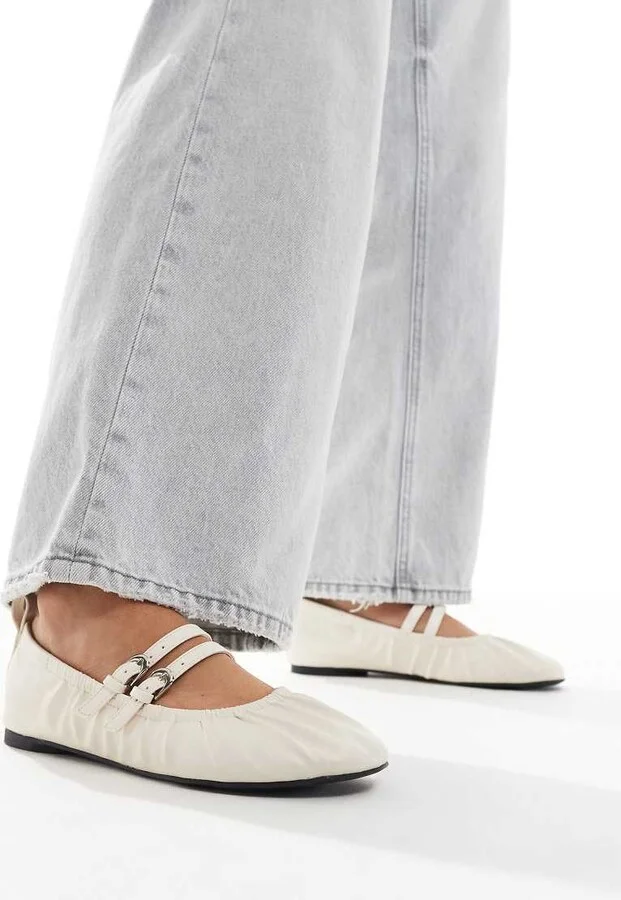 London Rebel Mia strappy ruched ballet flats in ecru - Image 4