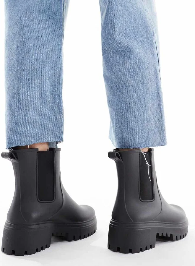 London Rebel Phoebe chunky chelsea boots in black - Image 2