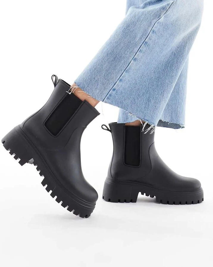 London Rebel Phoebe chunky chelsea boots in black