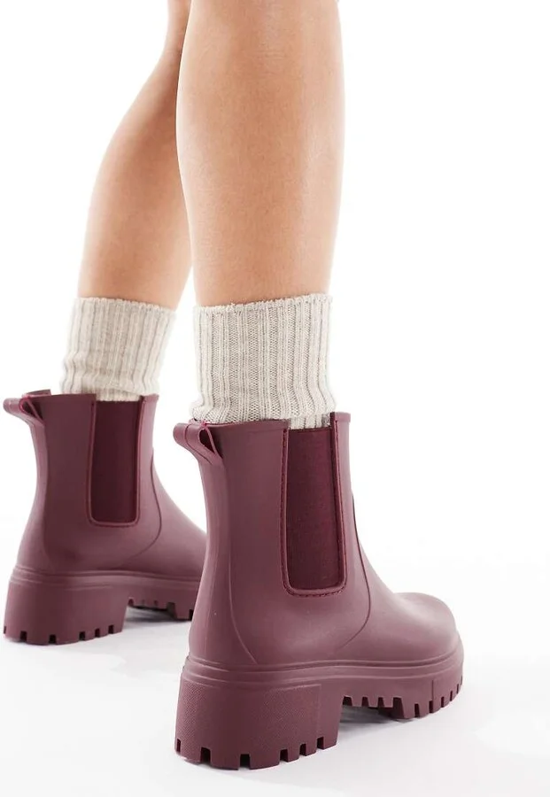 London Rebel Phoebe chunky chelsea boots in burgundy - Image 2