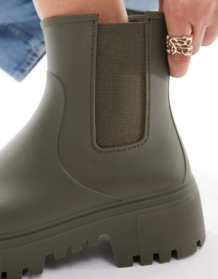 London Rebel Phoebe chunky chelsea boots in olive - Image 3
