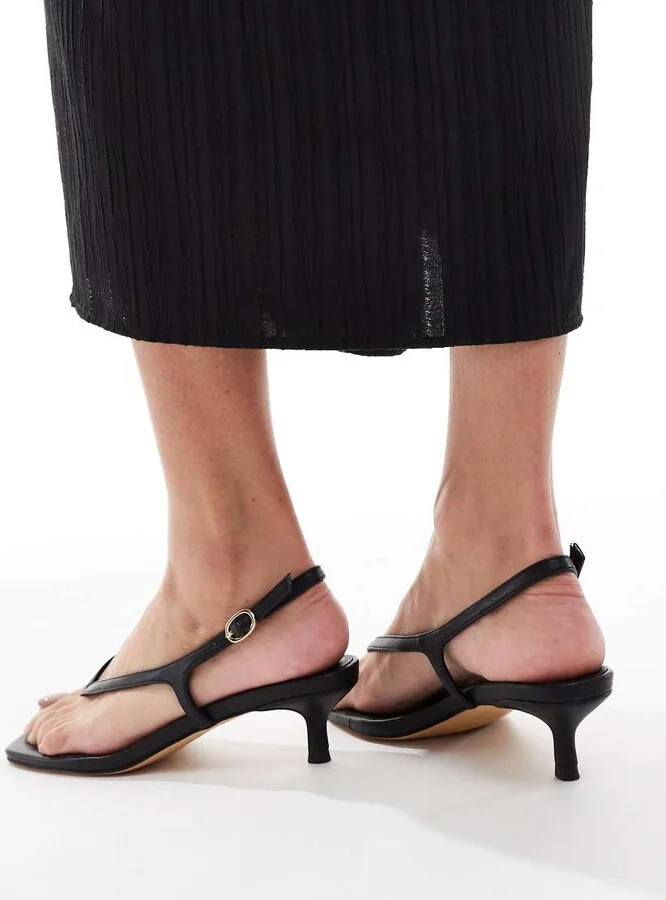London Rebel strap detail thong heeled sandals in black - Image 2