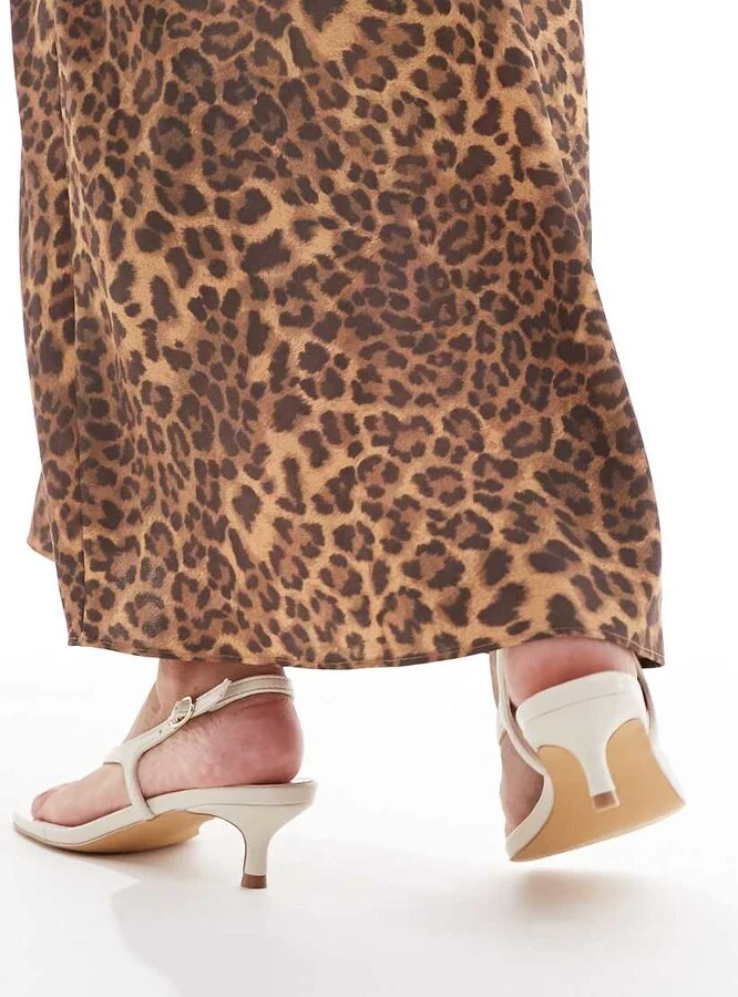 London Rebel strap detail thong heeled sandals in cream - Image 2
