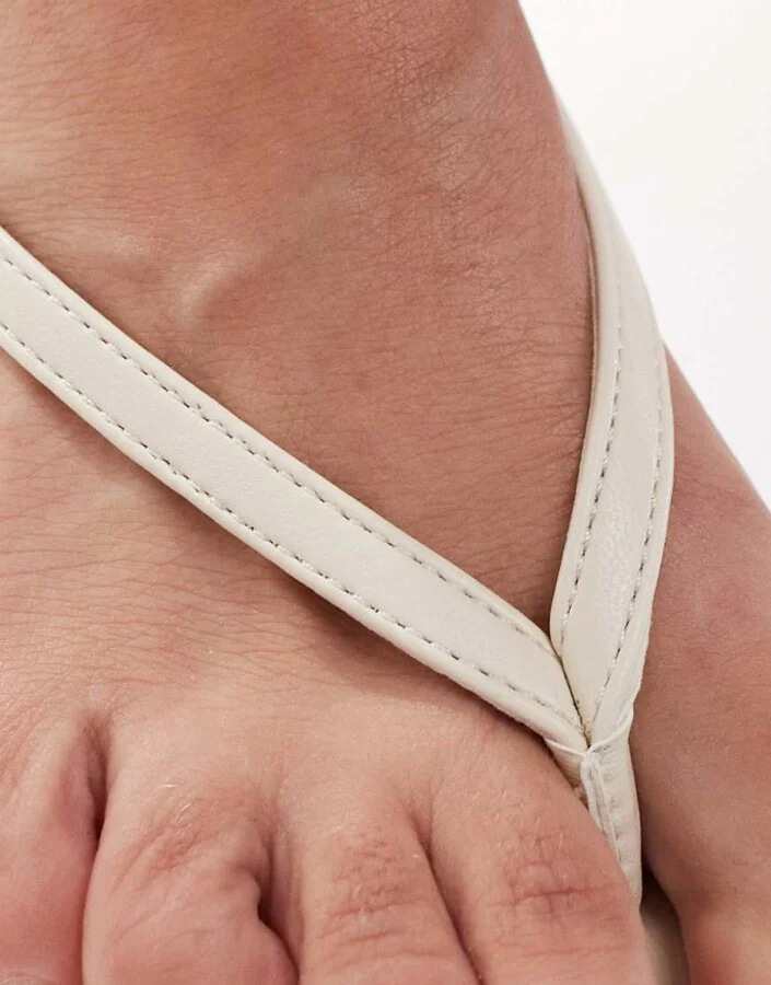 London Rebel strap detail thong heeled sandals in cream - Image 3