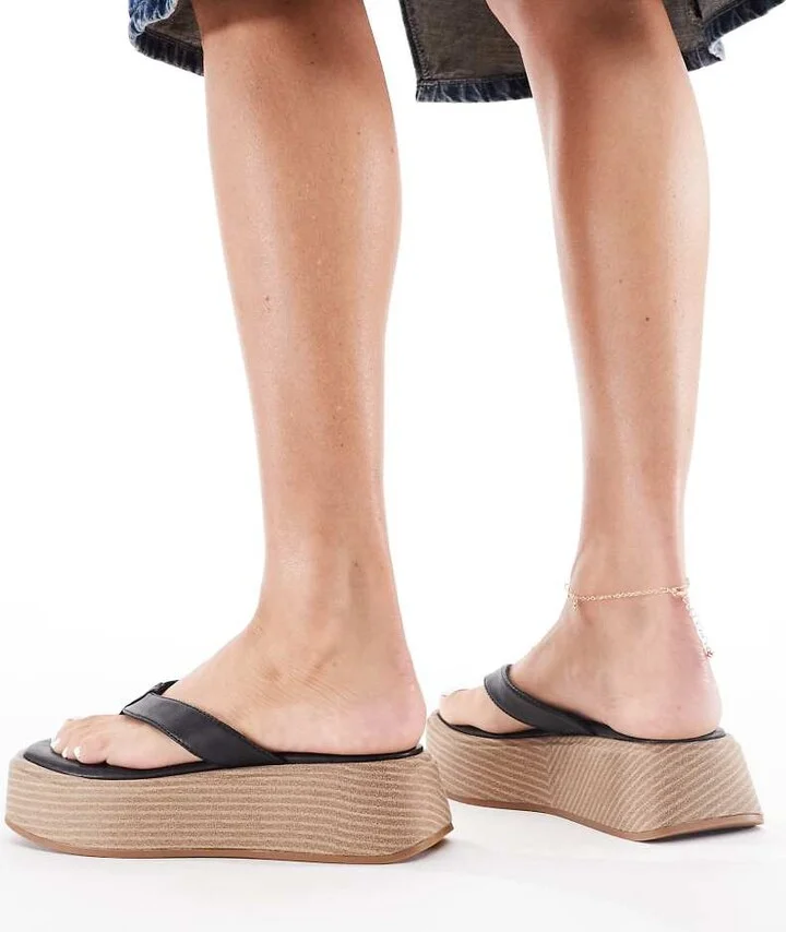 London Rebel thong flatform espadrille sandals in black PU - Image 3