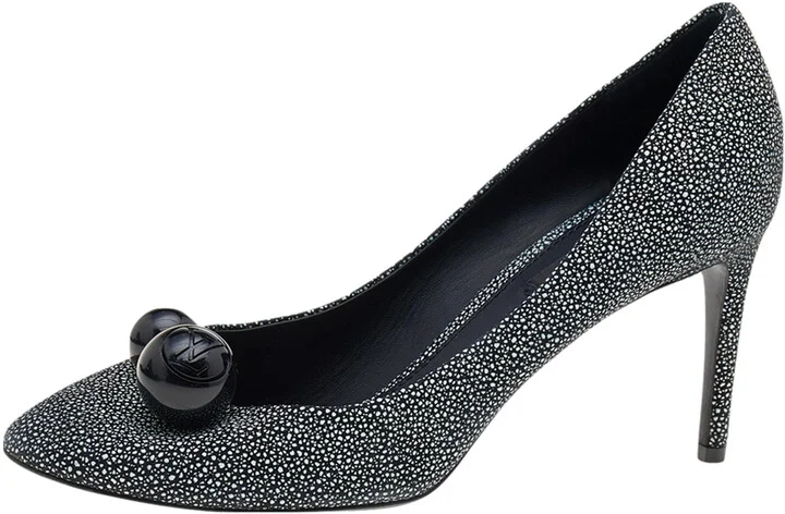 Louis Vuitton Grey Leather Pointed Toe Pumps Size 38.5
